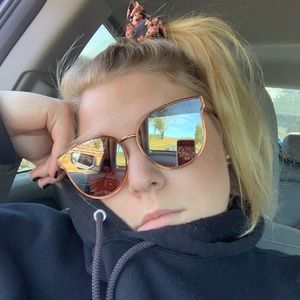 Meet your Posher, Elise